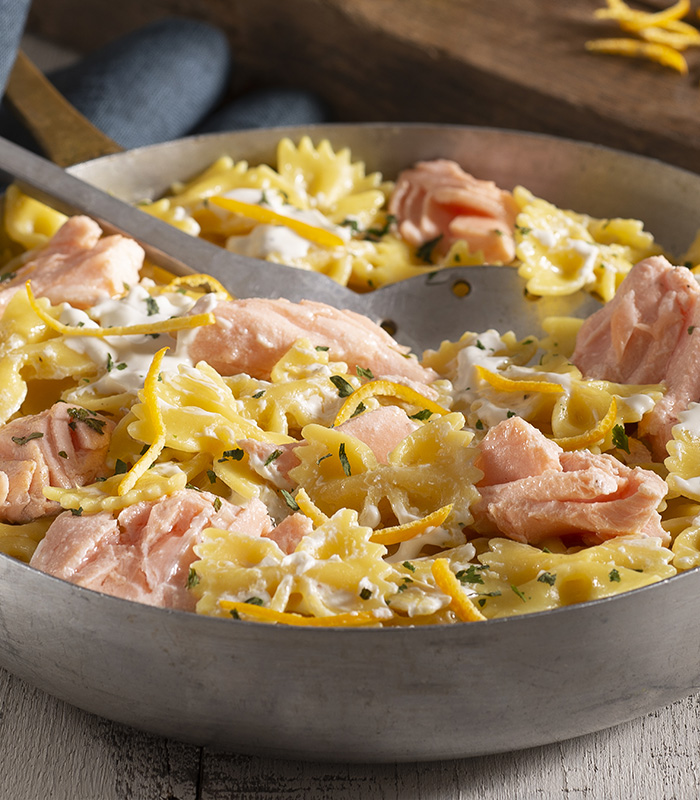 Farfalle with salmon and cream