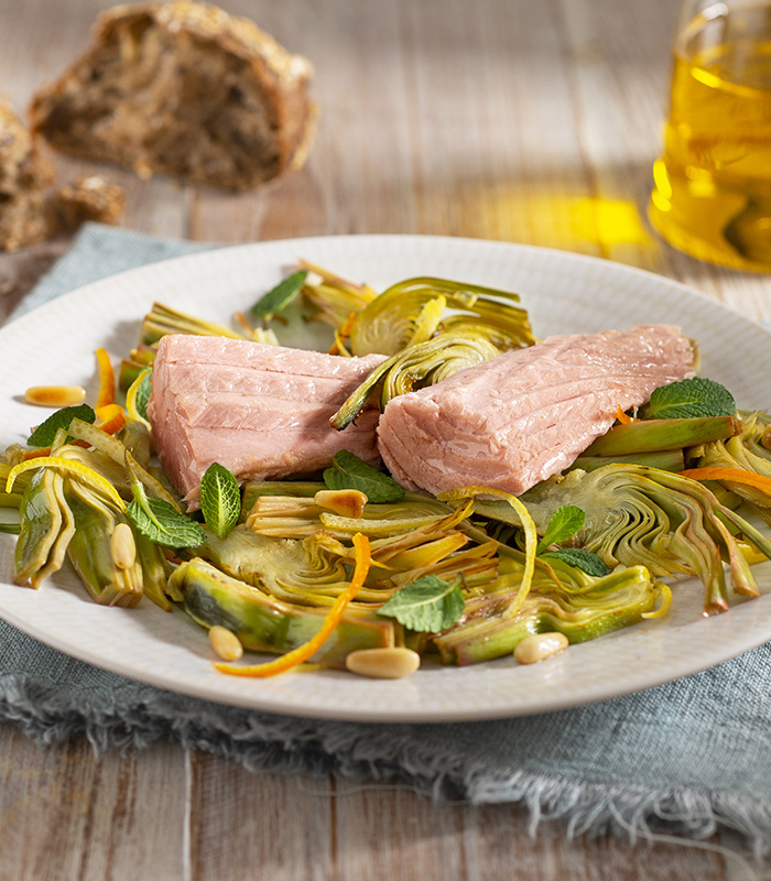 Tuna Fillets with mint and citrus-flavoured artichokes