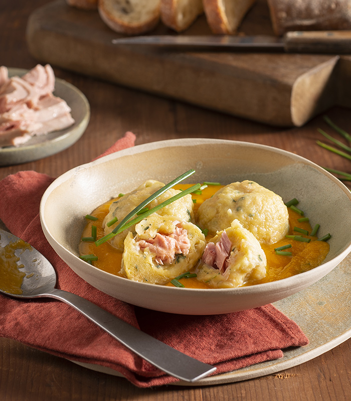 Tuna-filled Knödel with pumpkin sauce