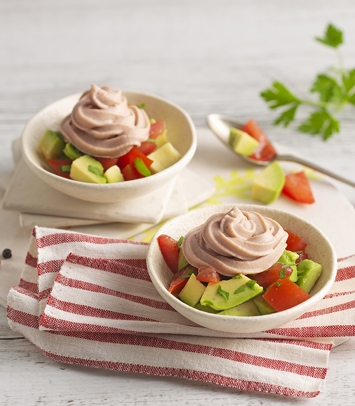 Mini tartare of tomato and avocado with Rio Mare Pâté Tuna
