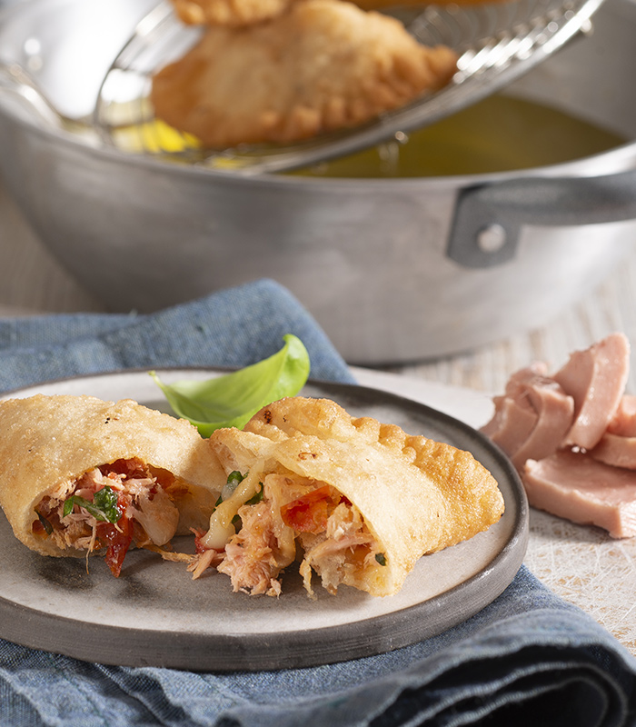Panzerotti with tuna, scamorza and dried tomatoes