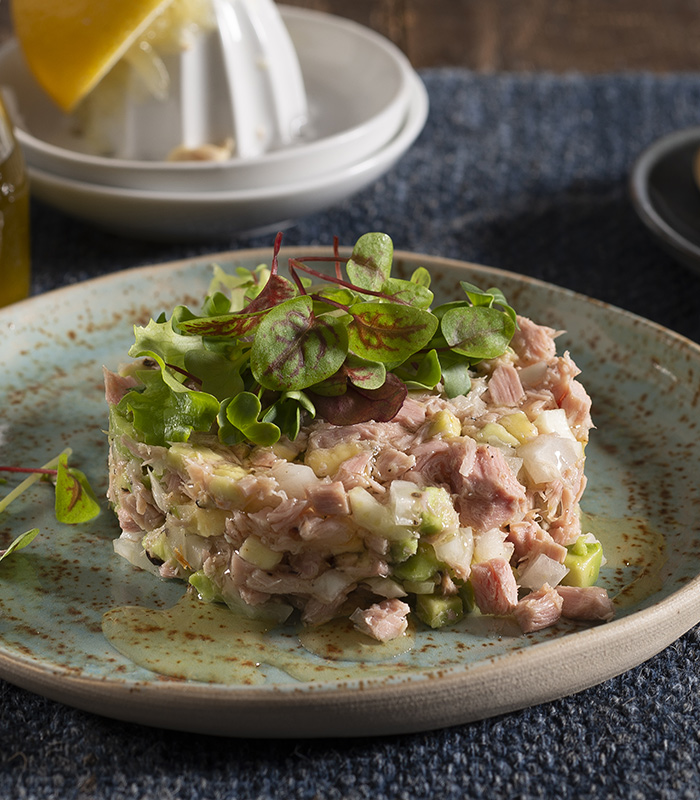 Tuna tartare with avocado and fennel
