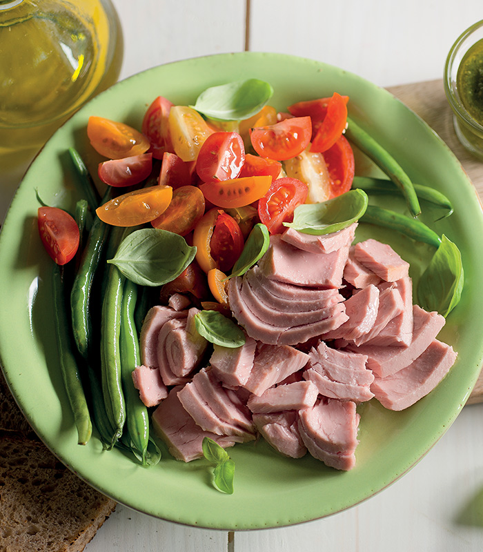 Basil Flavoured Tuna with Green Beans and Cherry Tomatoes
